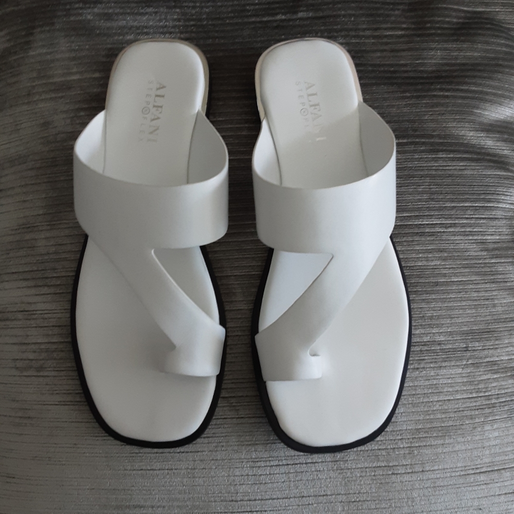 Alfani Freddee Toe Ring Fit Shoe..  NWT